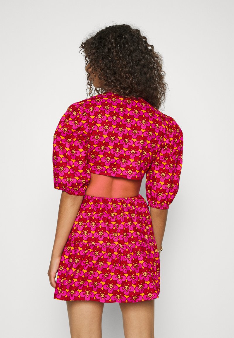 Damen Freizeitkleider | Never Fully Dressed PEACE FLOWER MINI DRESS Freizeitkleid multi/mehrfarbig - EE40476 Damen Freizeitkleider | Never Fully Dressed PEACE FLOWER MINI DRESS Freizeitkleid multi/mehrfarbig - EE40476