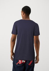 Selected Homme SLHMORGAN SS O-NECK TEE W NOOS - T-shirt básica - maritime blue