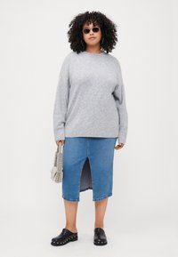 Vero Moda Curve VMCBOOM O NECK - Jumper - light grey melange