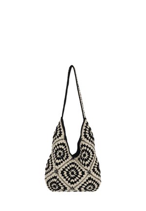 Sac à épaule noir et beige en crochet avec un motif en losange et une longue bandoulière simple.