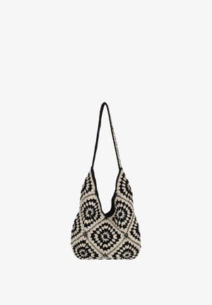 Sac à épaule noir et beige en crochet avec un motif en losange et une longue bandoulière simple.