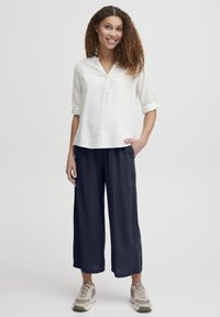 Oxmo OXELISABETH REGULAR FIT - Pantalon classique - total eclipse