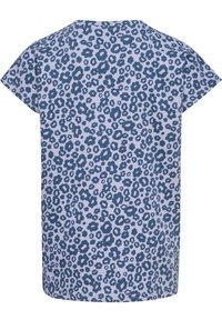 Kortärmad topp i ljuslila med ett mörkblått leopardmönster, rund halsringning och avslappnad passform. Mjuk bomullstyg.