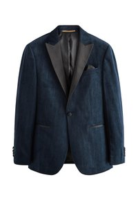 Veste de smoking en velours bleu marine avec revers crantés en satin noir, fermeture à un bouton, poches avant et pochette assortie.