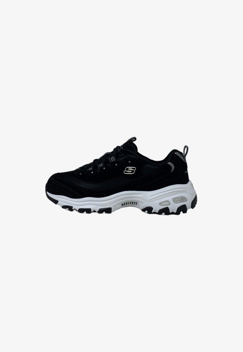 Baskets Skechers noires avec semelle blanche épaisse et accents argentés sur le logo, conçues pour un usage décontracté et sportif.