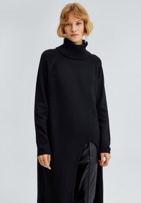 Touché Privé TUNIC WITH FRONT SLIT - Džemperis - black