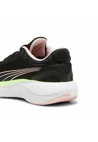 Puma SCEND PROFOAM - Zapatillas de entrenamiento - schwarz grün