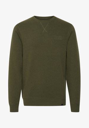 Olivroheline puuvillaseguse inimene, millel on ümmargune kaelus, soonikkoes mansetid ja õrnad logo detailid rinnal.