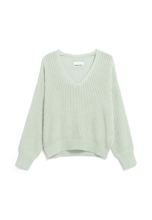 Pull vert clair en tricot côtelé avec encolure en V, épaules tombantes et ourlet court. Présente un tissu texturé et une étiquette de marque visible à l'intérieur.