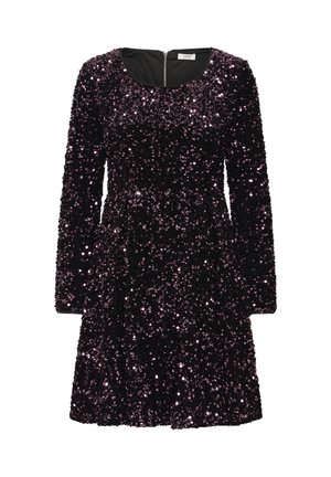 Vestido negro con manga larga, cubierto de brillantes lentejuelas moradas. Presenta un escote redondo y un cierre de cremallera en la parte posterior.