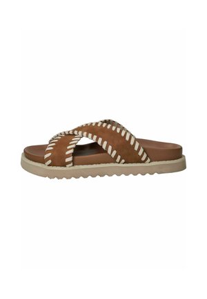 Bruine teenslipper met gekruiste suèdeleren bandjes en witte stiksels op een beige textuurzool.