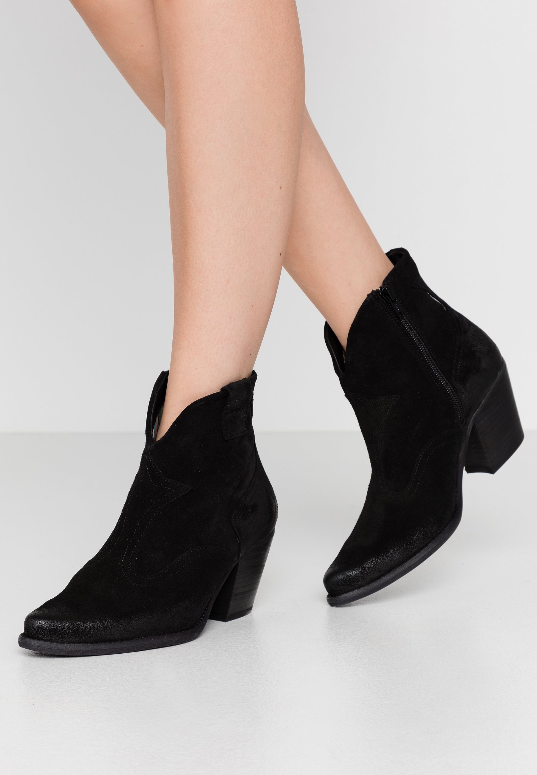 Felmini Wide Fit LAREDO - Botines camperos - black/negro - Zalando.es