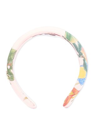 Opaska materiałowa z poduszką, z pastelowymi wzorami kwiatów i liści na jasnoróżowym tle, ozdobiona małą złotą dekoracją.