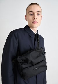 Nem kiválasztott, ck black