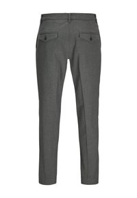 Harmaat räätälöidyt housut, joissa on teksturoitu kangas, sivutaskut ja kaksi nappi-läppätakakassia. Slim fit -malli, jossa on lyhennetty pituus.