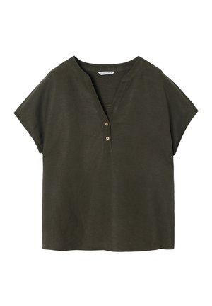 Chemisette à manches courtes vert foncé avec un col en V et une patte de boutonnage à trois boutons. Fabriquée dans un tissu léger avec une texture douce et lisse.