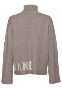 Hellbraunes Pullover-Sweatshirt mit hohem Kragen, langen Ärmeln und gerippten Bündchen. Verfügt über auffällige weiße Schriftzüge entlang des unteren Saums.
