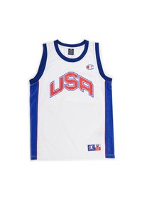 Jersey deportivo blanco con acentos en azul y rojo, "USA" impreso en letras rojas y en negrita. Presenta laterales de malla, cuello redondo y un logo de Champion.