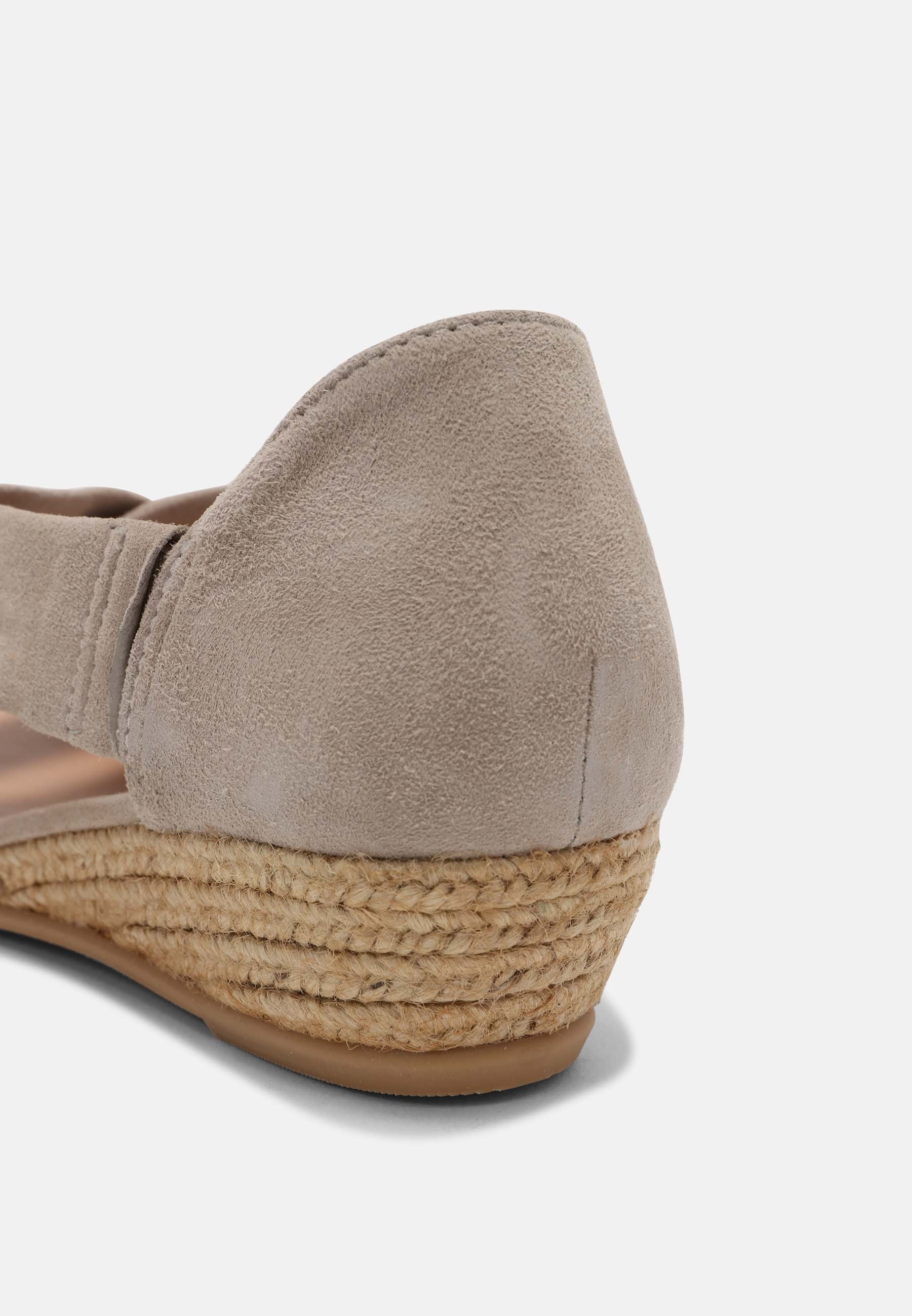 Taupe suède sandalen met lage sleehak - Dames | MANFIELD