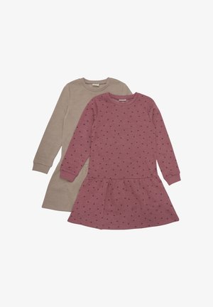 To lange skjortekjoler; en lys beige og en mørk rosa med små hjerte mønstre, myk stoff og en utsvingt skjørt design.