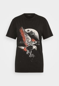 Svart bomull T-shirt med en grafisk design av en örn med röda accenter, en mån-bakgrund och texten "ALLSAINTS UNIVERSE".