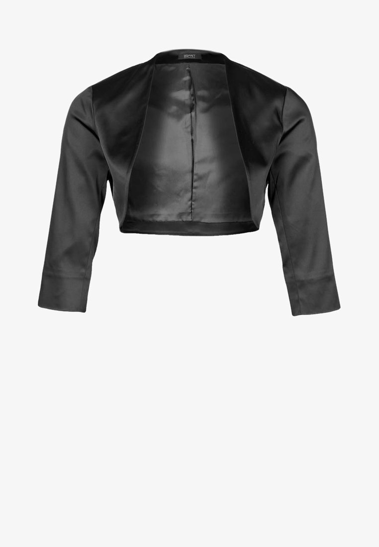 Veste boléro courte en satin noir avec manches trois-quarts et ouverture devant, doublure intérieure lisse et étiquette de marque à l’intérieur de l’encolure.