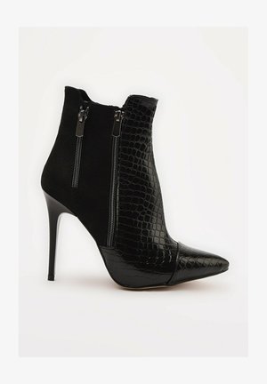 High heeled boots - black