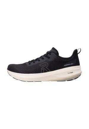 Chaussure de running noire basse avec semelle blanche épaisse, laçage à l'avant et détail de marque sur le côté et le talon.