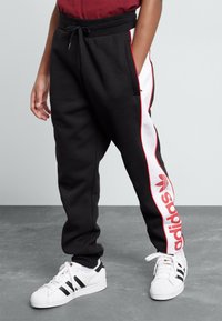 adidas Originals PANTS JUNIOR UNISEX - Träningsbyxor - black/better scarlet
