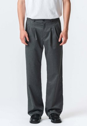 PERFORMANCE WIDE FIT - Bukser - dark grey