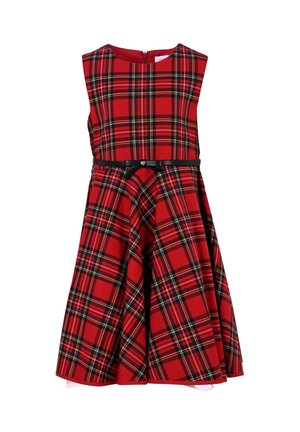 Robe à carreaux rouges avec un col rond, sans manches, ceinture noire à la taille et jupe évasée. Elle présente une fermeture éclair dans le dos.