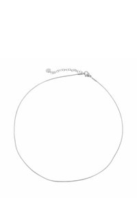 Srebrny naszyjnik z gładkim, cienkim łańcuchem z zatrzaskiem typu lobster oraz przedłużonym łańcuchem umożliwiającym regulację długości.