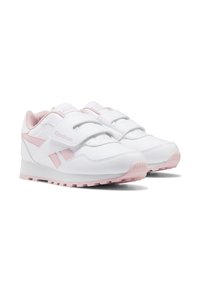 Baskets blanches avec des accents roses, dessus synthétique lisse, sangles à crochet et boucle, et semelle extérieure en caoutchouc texturé.