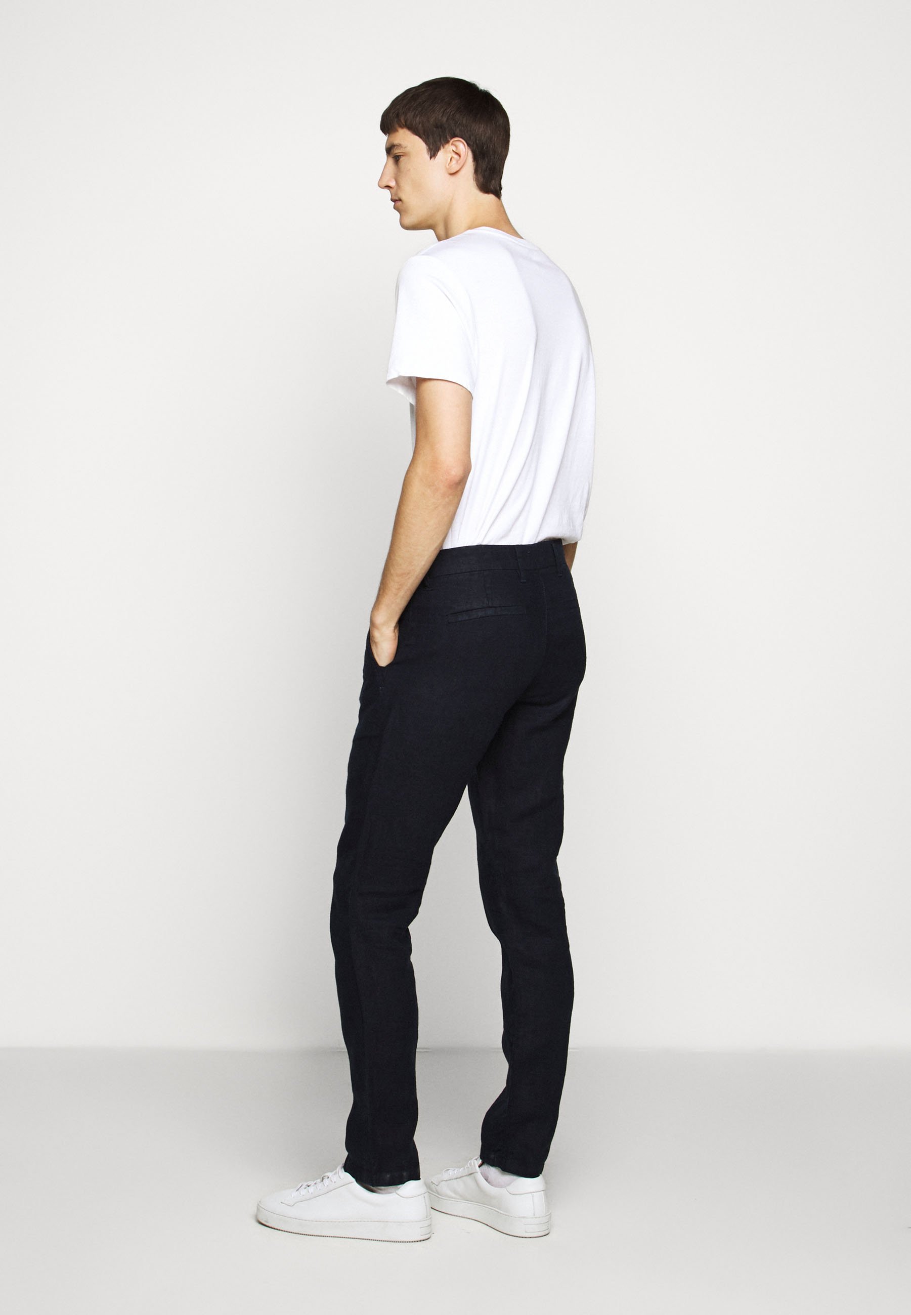 NN07 KARL Stoffhose navy blue Zalando.at NN07 ROBIN Sweatshirt thyme Zalando.at
