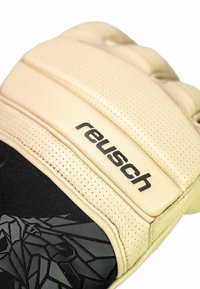 Torwart-Handschuh mit einer tanfarbenen synthetischen Lederfläche mit strukturiertem Griff, schwarzer Netzrückenhand und geprägtem Branding. Akzentuiert mit geometrischen Mustern.