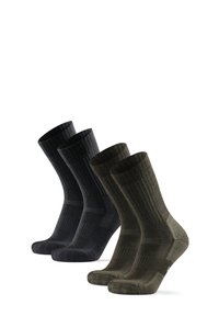 Fyra strumpor i två par: två svarta och två mörkgröna. Varje strumpa har ribbtextur och förstärkt häl och tå för ökad hållbarhet.