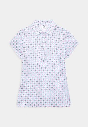 Polo de manga corta, fabricado con tejido ligero, que presenta un patrón geométrico en azul claro, rosa y negro. Cuello y frente de botones.