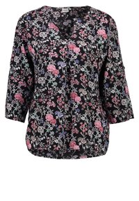 Sort blomsterbluse med V-hals, trekvartlange ærmer og løs pasform. Har pink, blå og grønne blomster på en mørk baggrund.