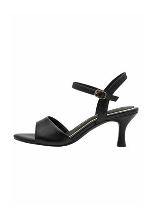 Sandale à talon haut en cuir noir, bout ouvert, design à large bride, bride de cheville avec boucle et talon effilé.