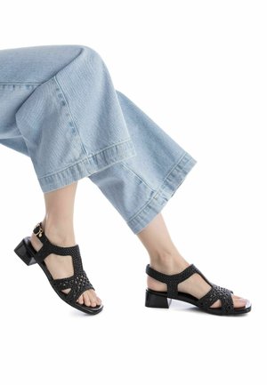 XTI, Sandalias - black