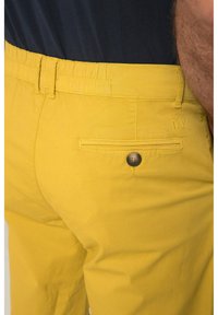 JP1880 Short - yellow