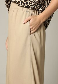 DEELUXE BALIA - Broek - Beige