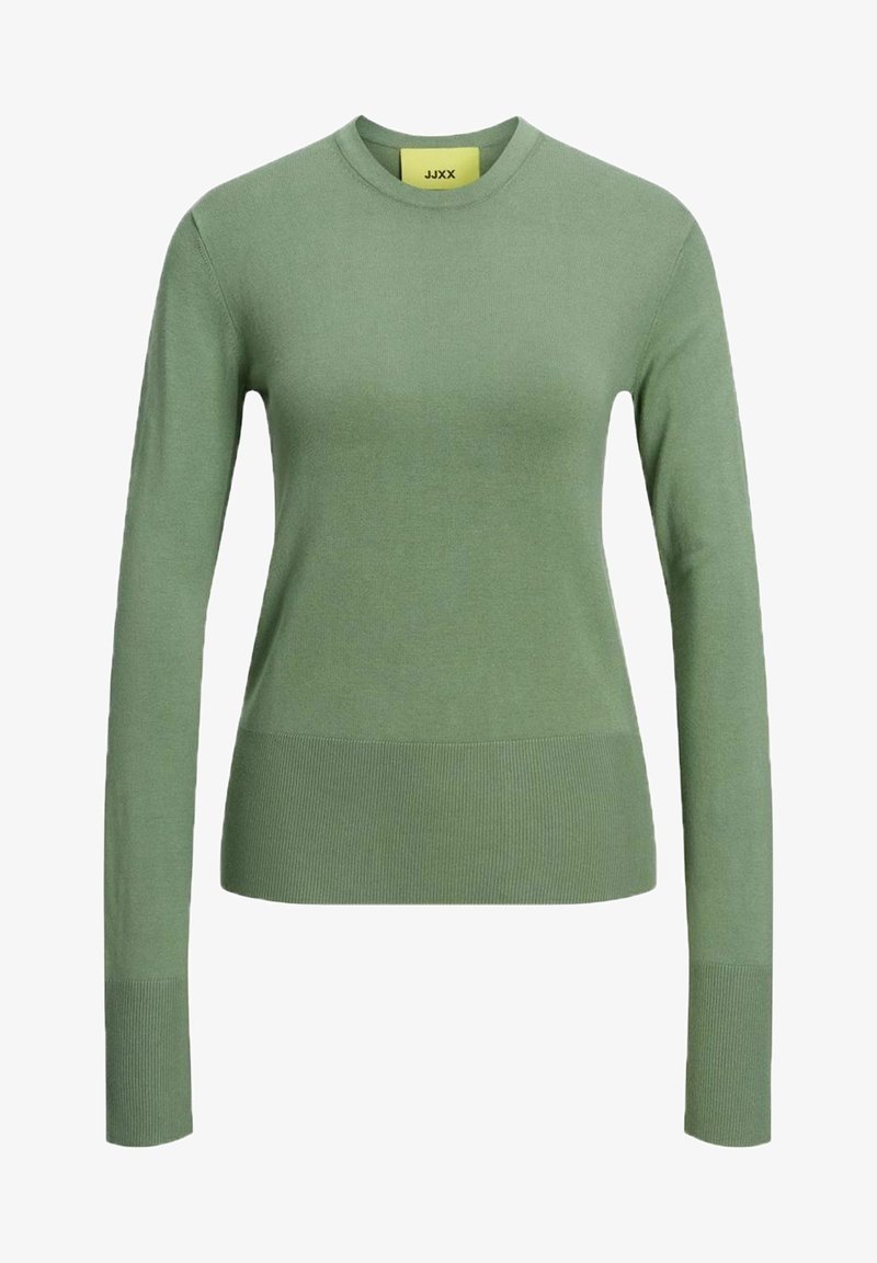 Pull vert clair à manches longues et col rond avec poignets et ourlet côtelés, présentant une étiquette intérieure jaune au col avec la marque "JJXX".