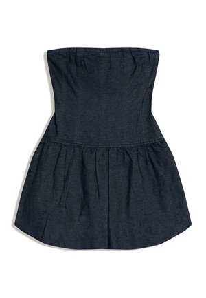 Rochie fără bretele din denim închis la culoare, cu corset strâns și fustă evazată, având cusături verticale și detalii adunate în zona taliei.