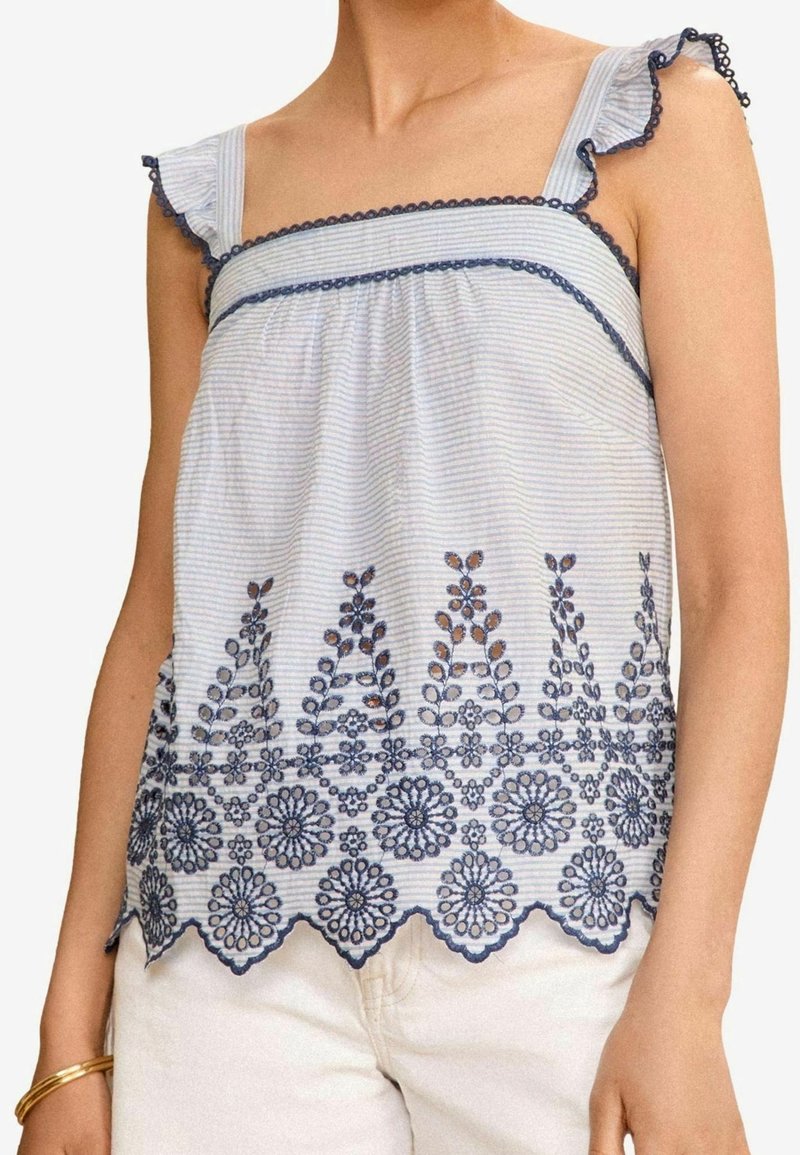 Blå och vit randig tanktop med volangband, intrikata marinblå blommor broderade längs fållen och lätt tygkänsla.