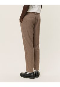 Les Deux COMO PANTS - Pantaloni - desert taupe melange