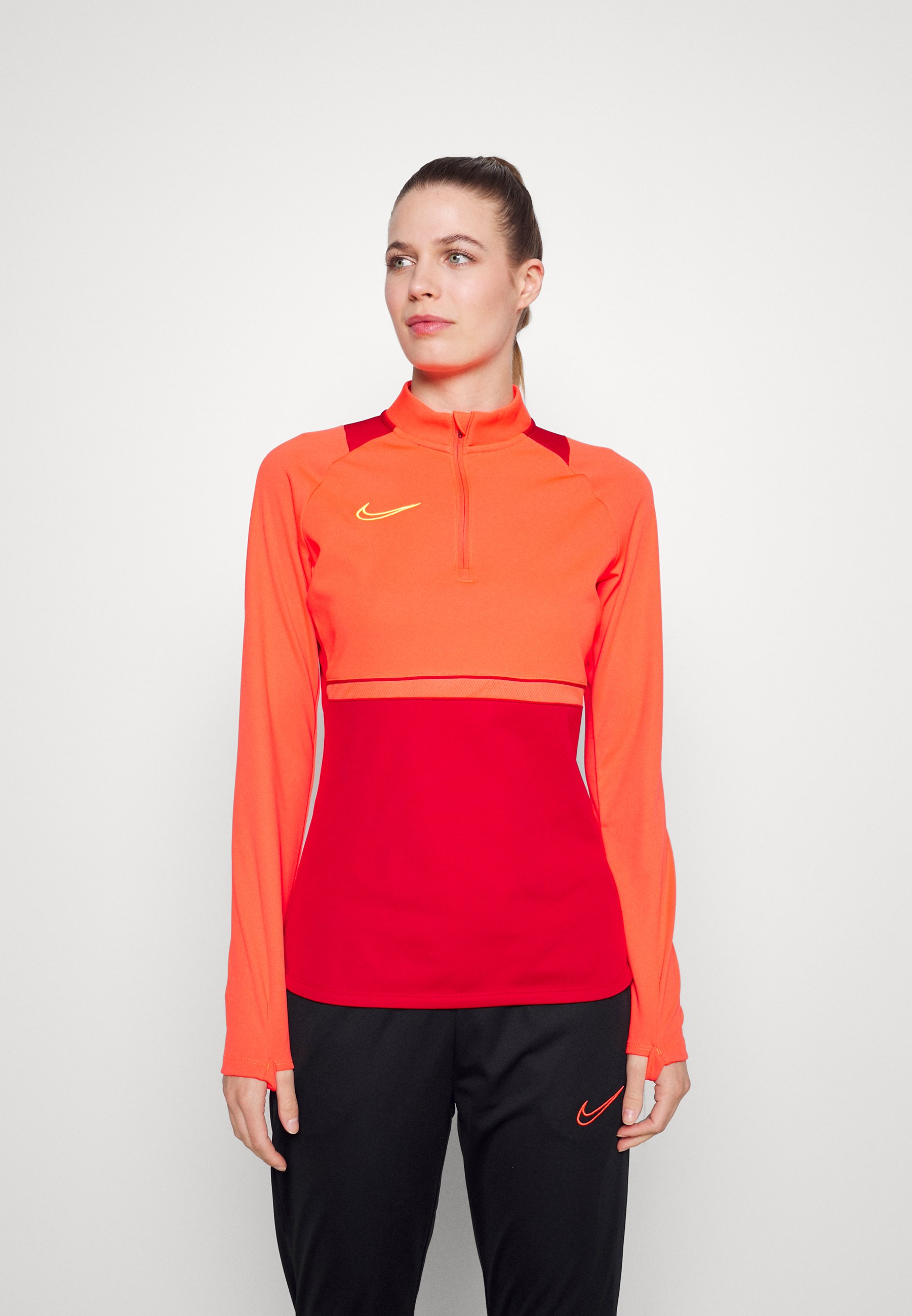 Sudaderas y sudaderas con capucha deportivas rojos Nike de mujer | Zalando