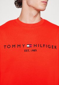 Tommy Hilfiger LOGO - Camisola - acid orange