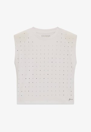 Top bianco senza maniche con piccoli borchiette quadrate metallizzate disposte a griglia, scollo rotondo e logo "Guess" in basso a destra.