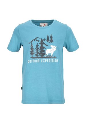 T-shirt en coton bleu avec un graphic de montagnes, d'arbres et d'un élan, avec le texte "EXPÉDITION EN PLEIN AIR" en blanc en bas.